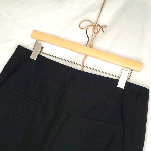 Zara Basic Pleat Front Black Cuffed Shorts - Picture 4 of 7